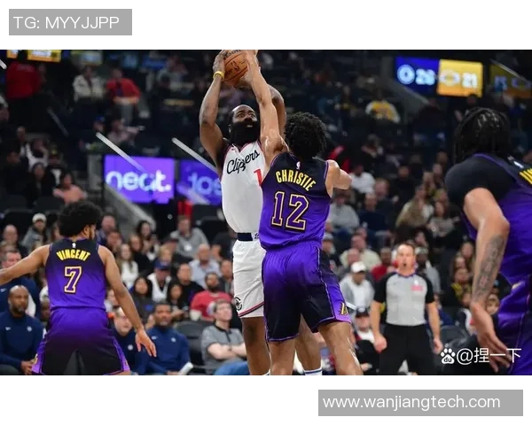 掘金与快船激战正酣纬来体育全程直播精彩瞬间